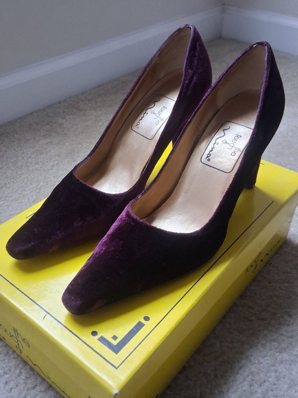 Vintage Y2K The Touch of Nina Wine Velvet Pumps Heels 6.5M